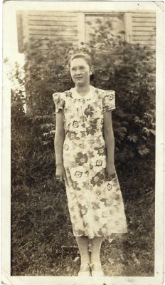 VivaCummings-1938
Viva Cummings
August, 1938 (written on back)
